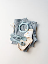 Load image into Gallery viewer, Sustainable toddler boy gift set with organic outfit and self-feeding set