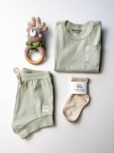 Load image into Gallery viewer, Neutral toddler organic baby gift box with summer essentials