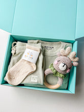 Load image into Gallery viewer, Sustainable toddler gift set in gender-neutral tones