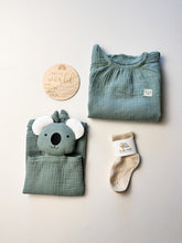 Load image into Gallery viewer, Organic Baby Gift Box – Green Baby Girl Gift