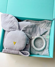 Load image into Gallery viewer, Neutral baby gift box – sustainable toddler gift idea
