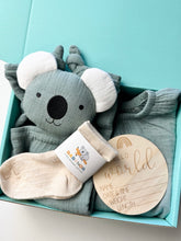 Load image into Gallery viewer, Green baby’s gift set – organic cotton baby girl hamper
