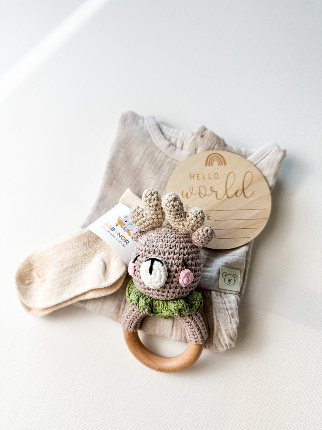 Beige baby’s gift bundle – eco-friendly baby hamper
