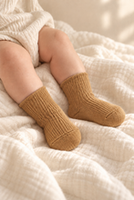 Load image into Gallery viewer, Baby wearing Babynor organic baby socks in Ochre
